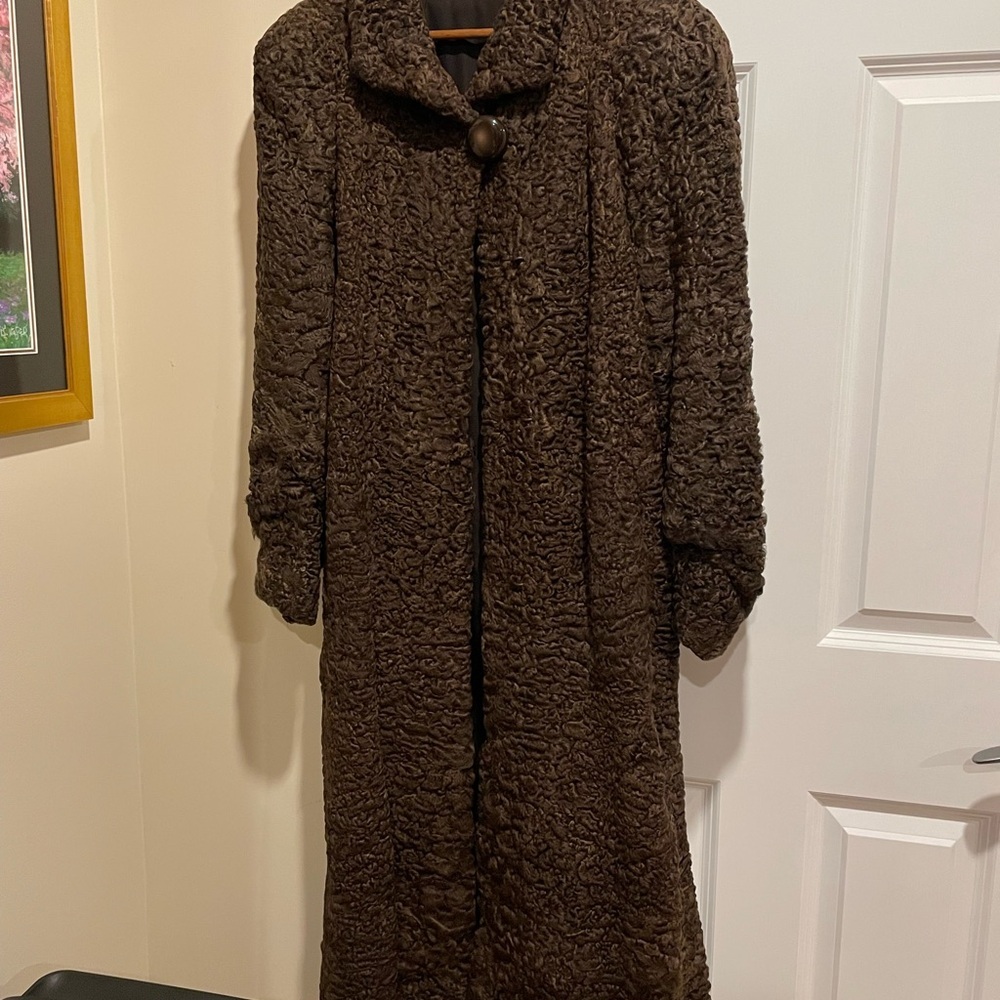 Elegant Karakul Brown Authentic Fur Coat. Made in Greece 🇬🇷 - Picture 4 of 9